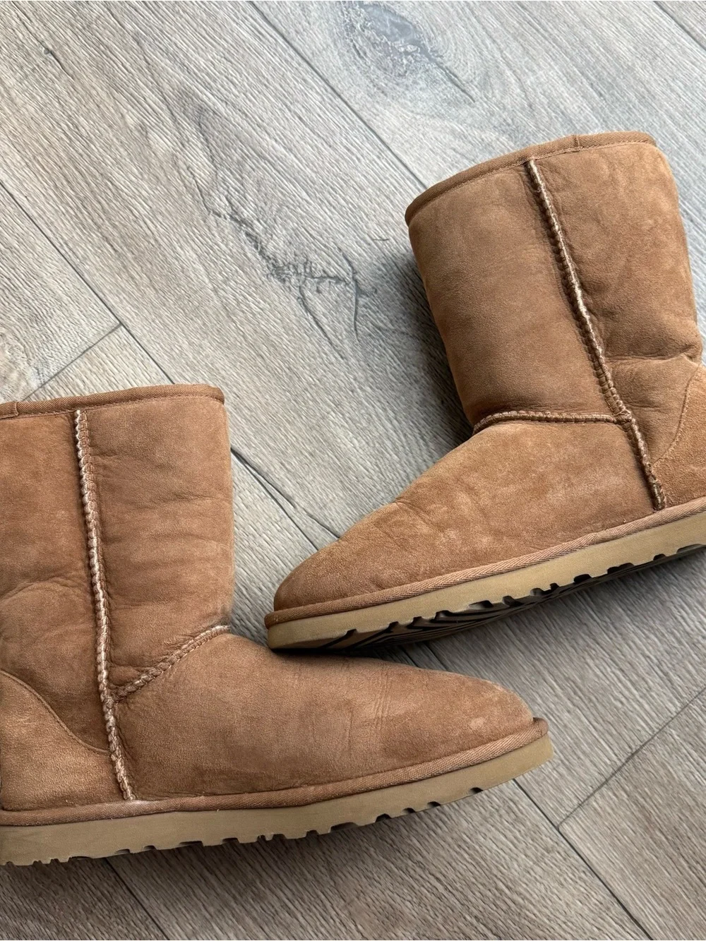 Ugg classic short women size 9 shearling chestnut boots